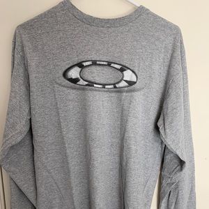 Men’s Medium Oakley Long Sleeve Shirt